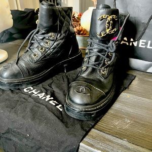 Chanel boot